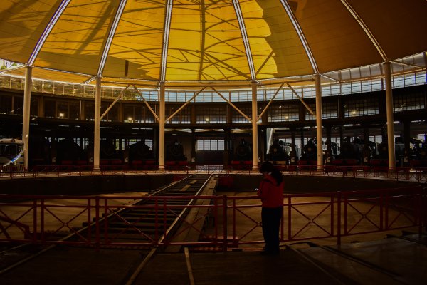 Estudiantes del Taller de Astronomía exploran el Sistema Solar en una visita educativa