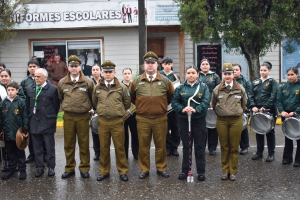 Banda de Guerra Arturo Prat rindió homenaje en el Día del Carabinero